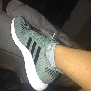 Adidas Sneakers